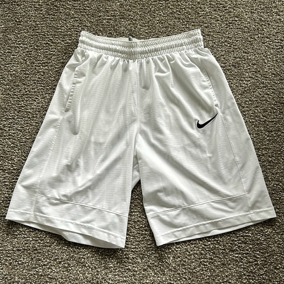 ⭐️MOVING SALE! Men’s Nike White Shorts Medium - Picture 1 of 6